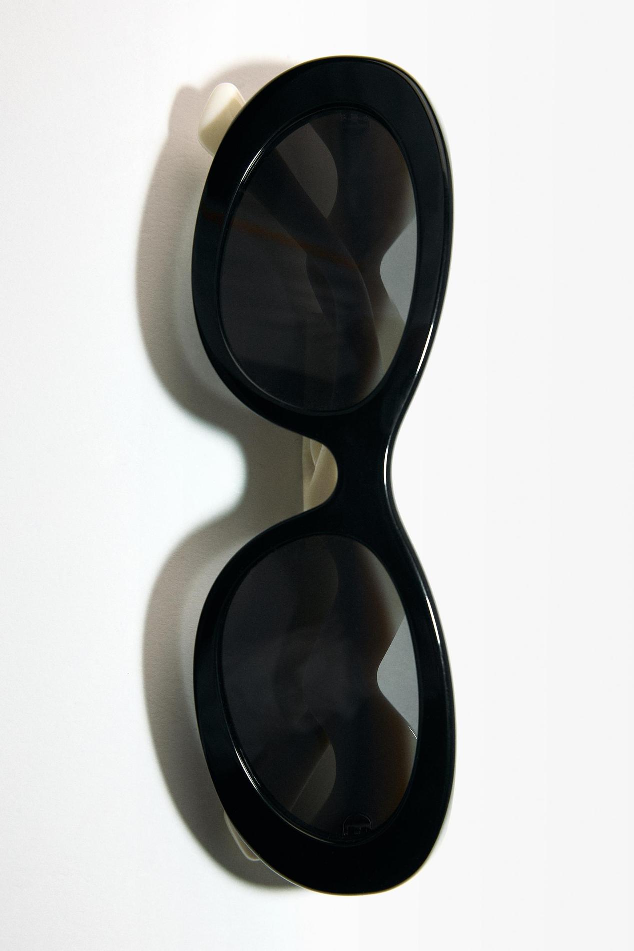 ACETATE WAVY TEMPLE SUNGLASSES offers at S$ 99.9 in ZARA