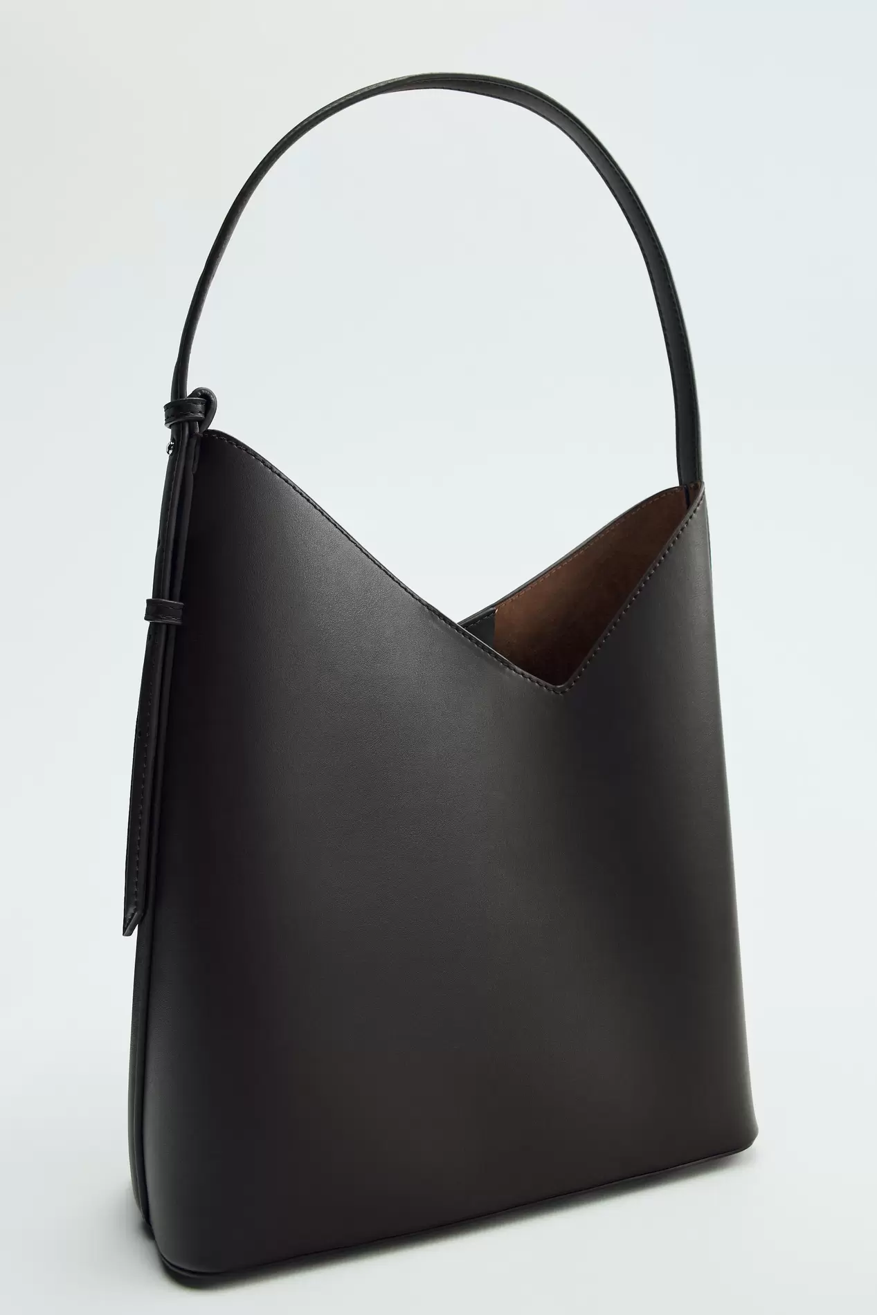 SHOULDER BUCKET BAG offers at S$ 75.9 in ZARA