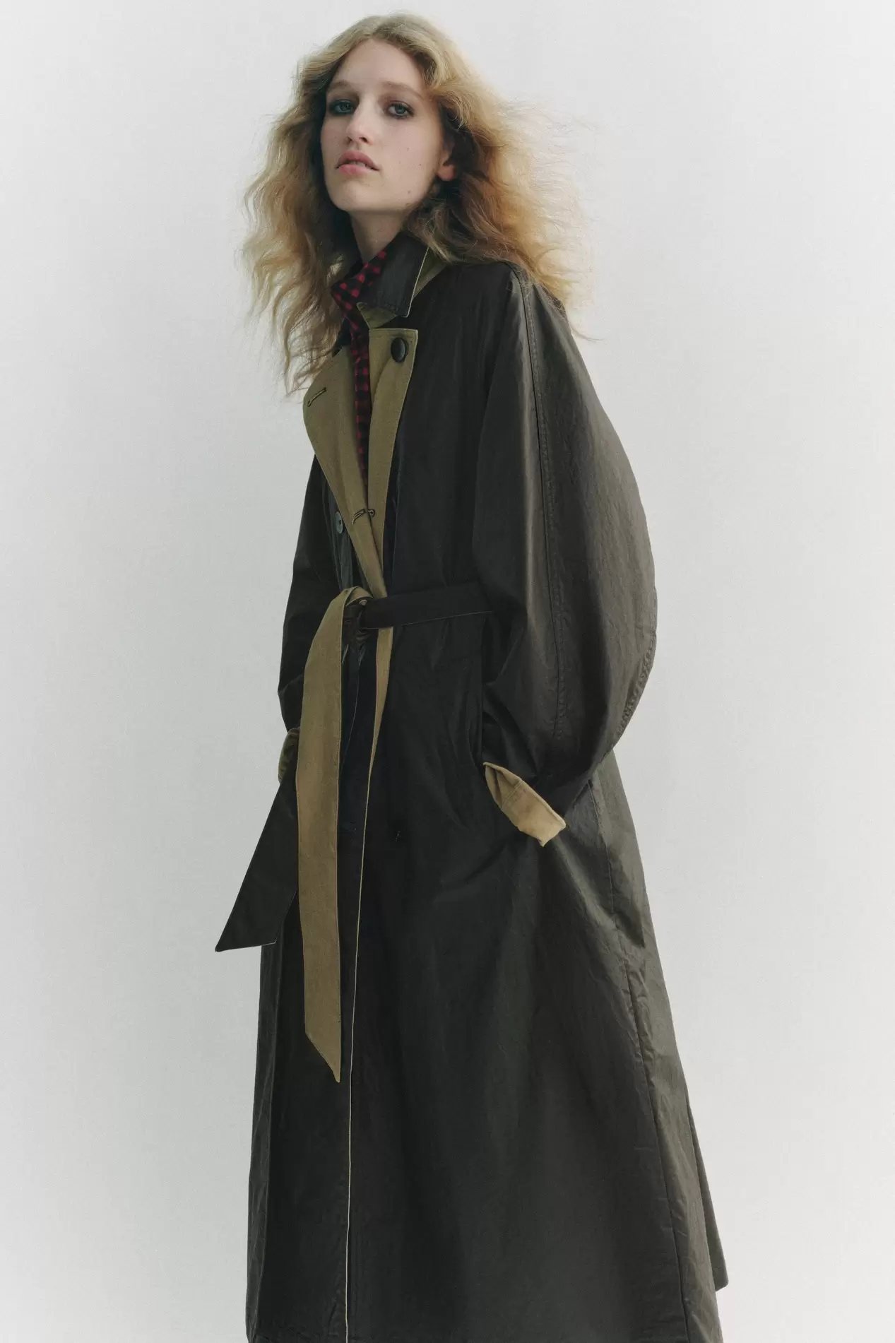 REVERSIBLE TRENCH COAT ZW COLLECTION offers at S$ 239 in ZARA