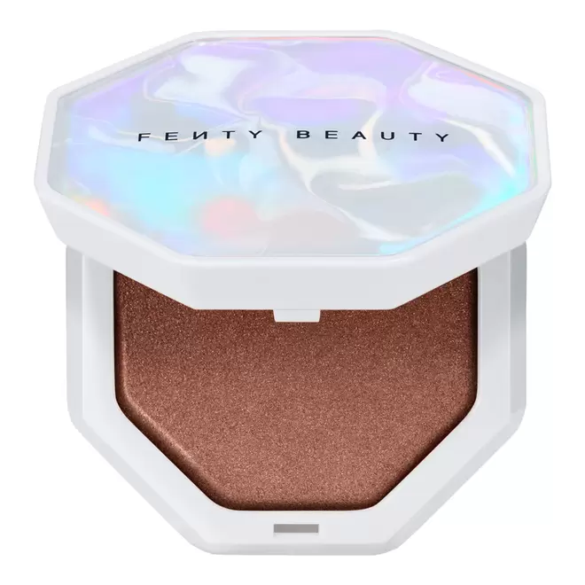 Demi'Glow Light-Diffusing Highlighter offers at S$ 1680 in Sephora