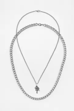 2-pack of necklaces with snake pendant offers at S$ 19.9 in Pull & Bear