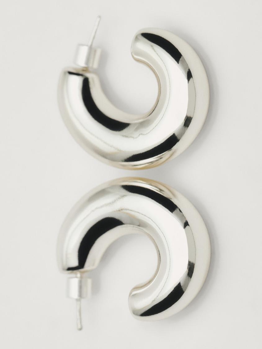 Curved hoop earrings offers at S$ 99 in Massimo Dutti