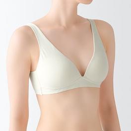 W's Wireless plunge bra offers at S$ 33.9 in MUJI